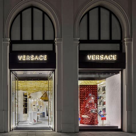 versace maximilianstraße münchen|Versace München Maximilianstrasse.